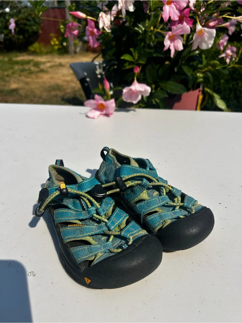 KEEN Kids Toddler Boy’s Teal Multi Outdoor water shoes Sandals Size 10C